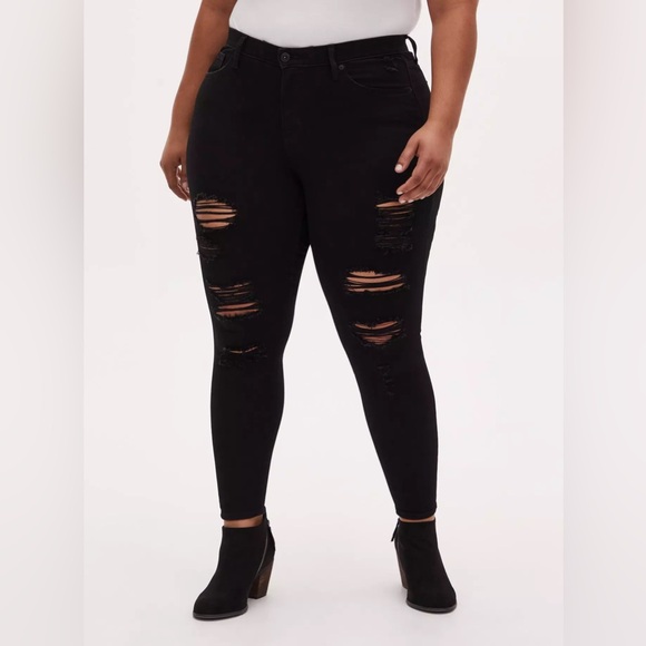 Torrid Women's Black Premium Distressed Sky High Skinny Jeans Size 20 - Picture 1 of 9